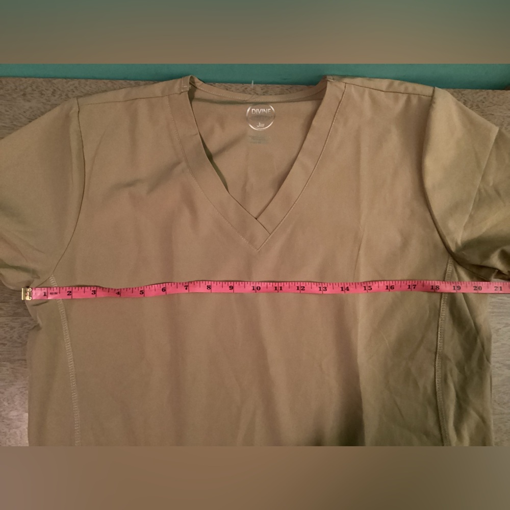Divine Stretch by JDM Scrub Top Size Large NWOT - Picture 6 of 8